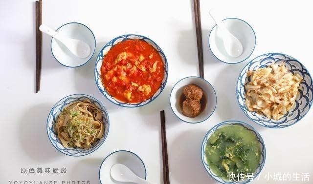 晒晒|晒晒三口之家的午饭,四菜一汤的家常美味,吃得很满足