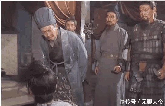 街亭|诸葛亮斩杀马谡为何流下眼泪，是愧疚吗？其实与刘备有关！
