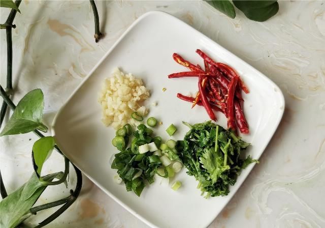  辣椒|东北人超爱吃的干豆腐做法，下酒下饭都不错，适合夏季吃