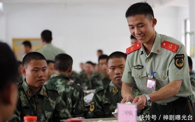 退伍回|当两年兵和五年兵有什么区别?