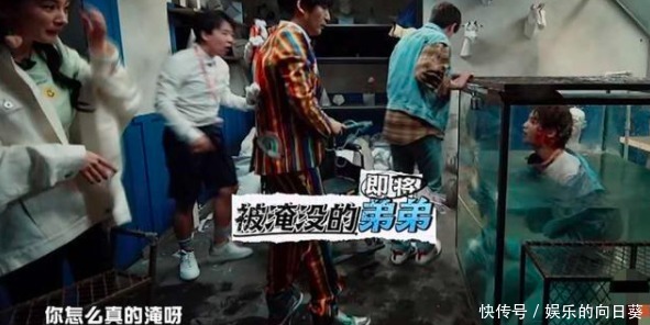  争议|密逃玩太大惹争议嘉宾被关水箱两小时，网友质疑安全性