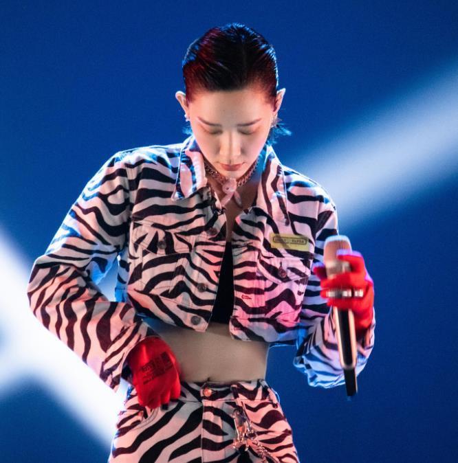 818晚会|湖南卫视晚会引争议,孟佳被区别待遇,运镜还从女艺人裙下拍起