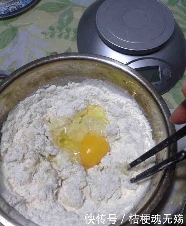 健康|70岁爷爷的健康油条秘方,几分钟就学会,早餐再也不用出去买了