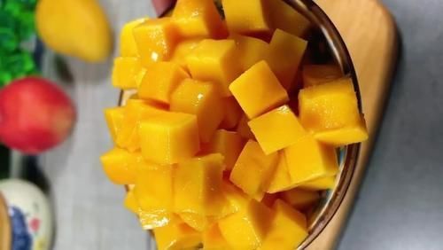 白凉粉|自制水果果冻,柔软嫩滑晶莹剔透,既好吃又好玩,孩子特喜欢