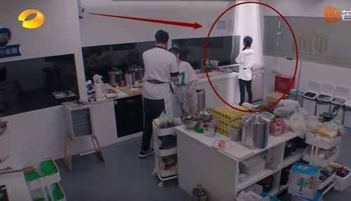 颖宝|赵丽颖嫌大厨墨迹,生气回房间,小声嘟囔却被录下来真不敢相信