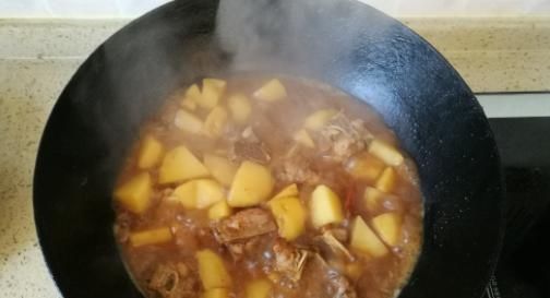 超级|排骨不要只会红烧了,做成这种土豆烧排骨,味道好吃,还超级下饭