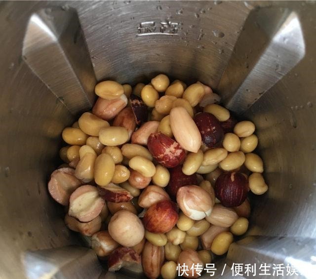 适合|适合秋天的滋补豆奶,口感如丝顺滑