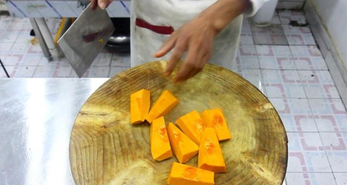老师傅|做南瓜饼最忌放面粉!干巴巴还不甜,吃着不软糯,老师傅教你一招