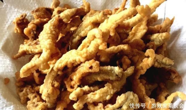 外酥|跟着我做油炸蘑菇,比炸酥肉还好吃,外酥里软,放一天还酥脆