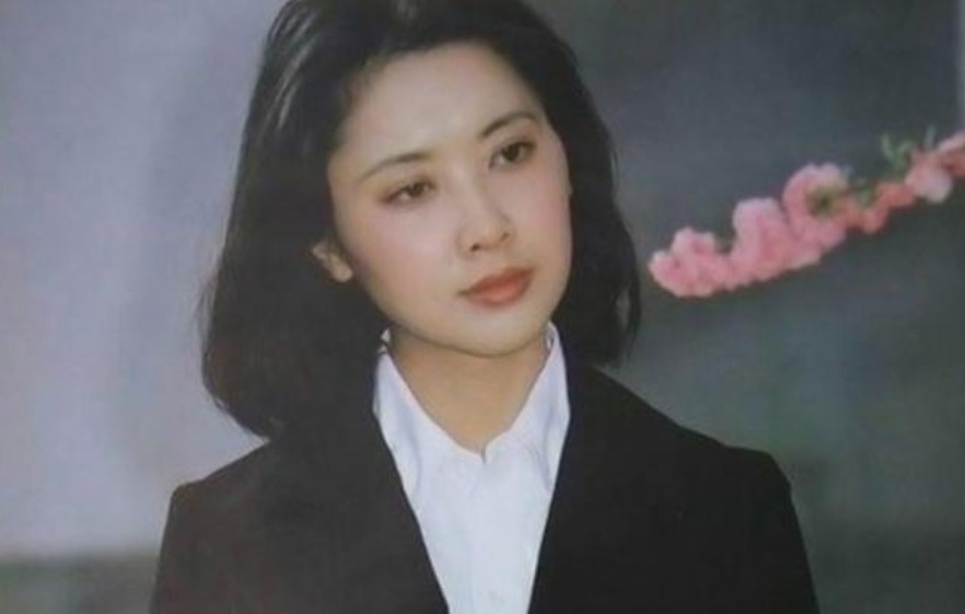 老照片|老照片:80年代妈妈的老照片,那个年代的才是真正的没有PS的美