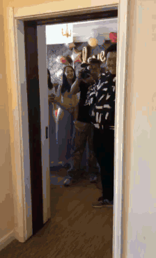  高手|搞笑GIF动图：这也太厉害了吧！竟然这样就进去了，高手啊！