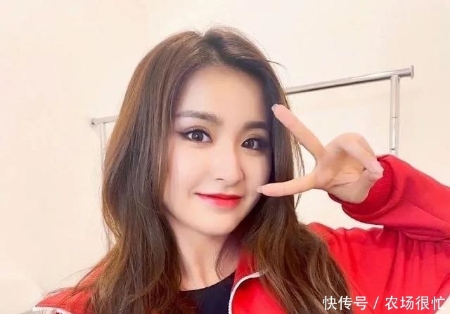  传说中|王一博师妹成《快本》主持备选，同款性格遭吐槽：又一个站桩木头