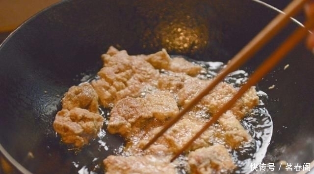 面粉|炸酥肉，有人用淀粉，有人用面粉大厨都不对，这样做才最好吃
