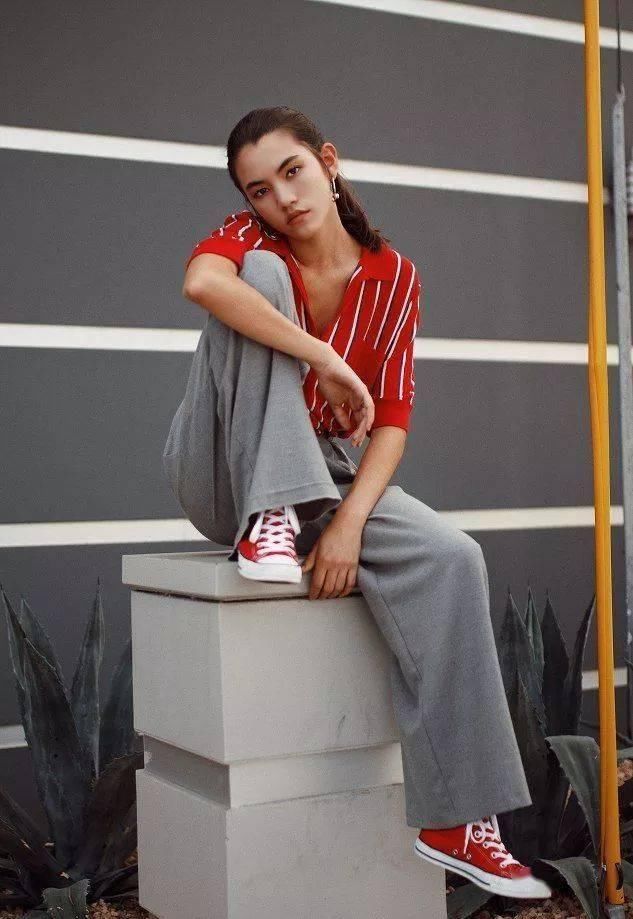 今夏|别再穿T恤了,今夏超流行的“短袖”长这样