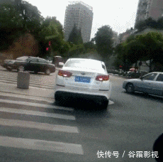 身上|真丝裙美女气场太强了，光线打在身上，绽放成熟美