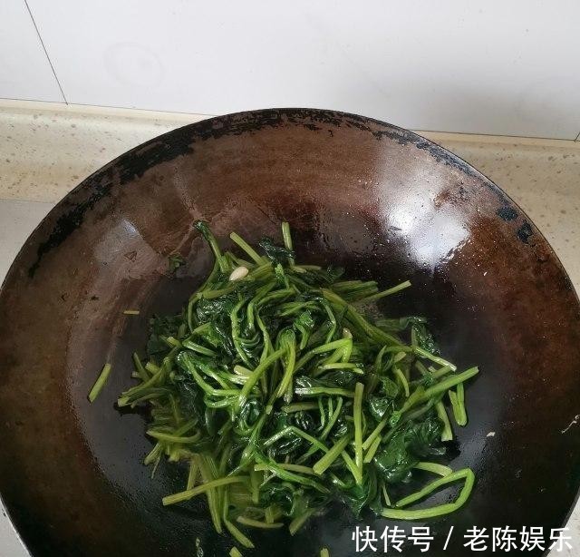 简单|清炒菠菜，简单方便家常菜