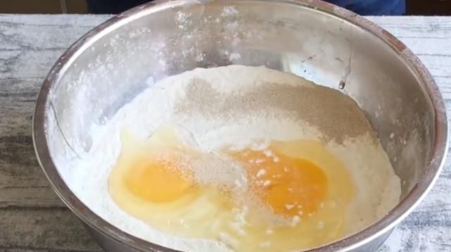 发糕|红糖发糕最懒人做法,简单一搅,又松又软又筋道,比面包还好吃