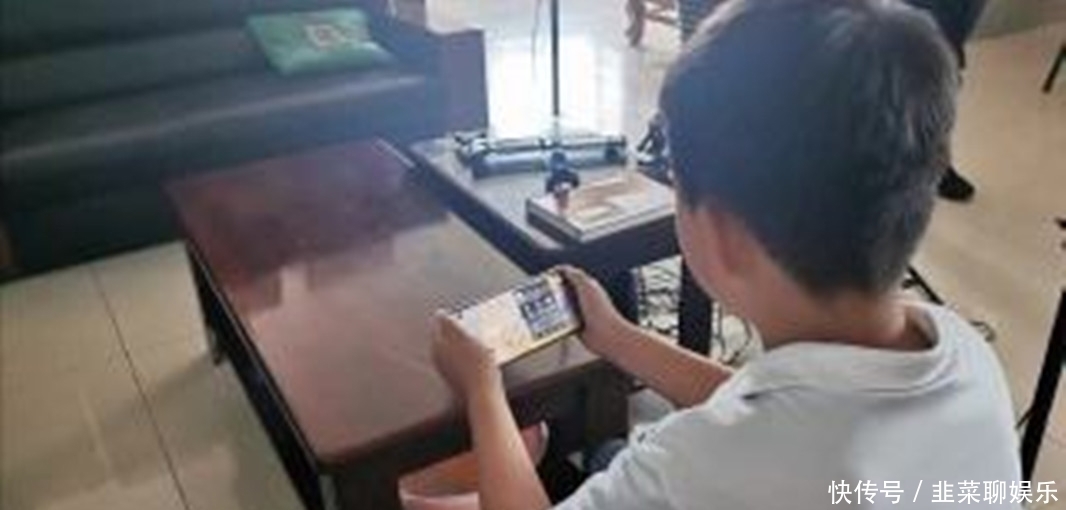 差别|放假时，整天“出去浪”和“宅在家”的孩子，长大后的差别很明显