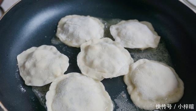 韭菜|这个馅饼百吃不厌, 皮不发硬, 馅不流汤, 方法简单没得说!