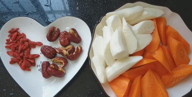 营养|羊汤怎样煲好喝?告诉你1个小技巧,汤香浓郁没骚味,营养又好喝