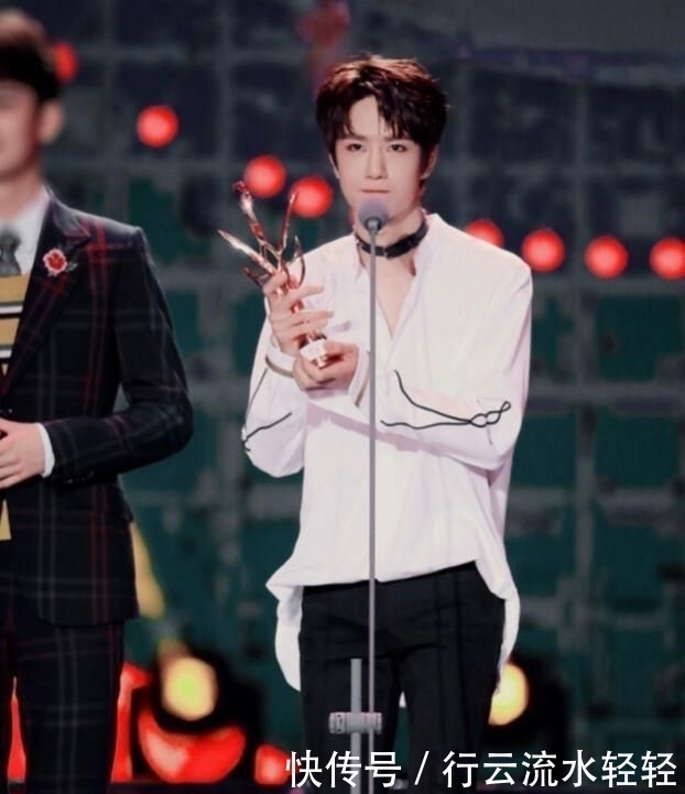 工作人员|工作人员发现王一博下班后正在练习认真