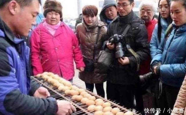 美食|大叔创新“鸡蛋串串”,一串5元日卖上千,豪车排队也来吃