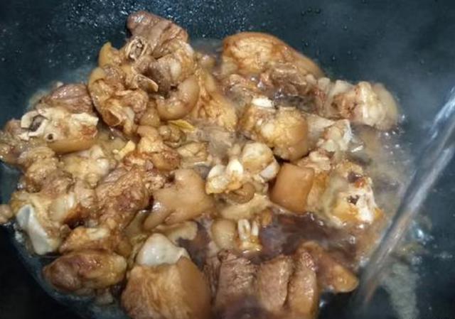 小窍门|猪脚这样炖才算好吃?教你小窍门,炖出来的猪蹄软糯不腻!