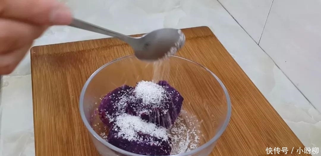  不用|1斤面粉, 4个紫薯, 不用一滴水, 平底锅做的小面包, 边吃边流口水