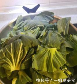 青菜|炒青菜,用油炒还是用水炒大厨教你1个小妙招,青菜好吃不油腻