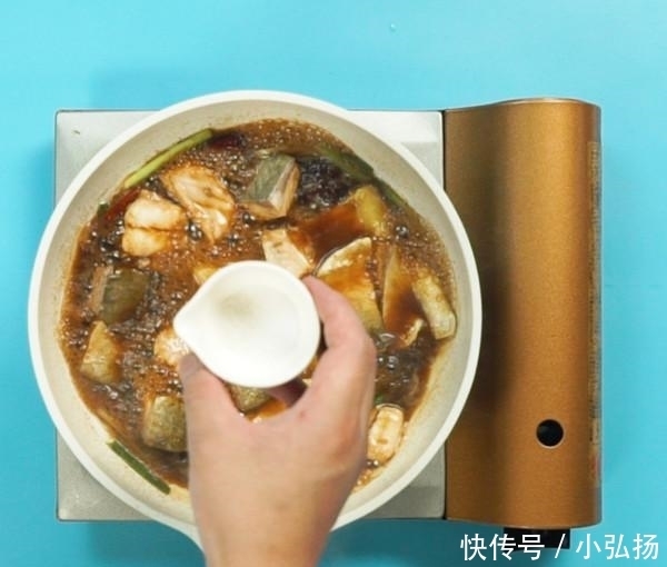 白砂糖|吃鱼时刺卡在喉咙里,不要再喝醋了,教你一招,让鱼刺自己跑出来