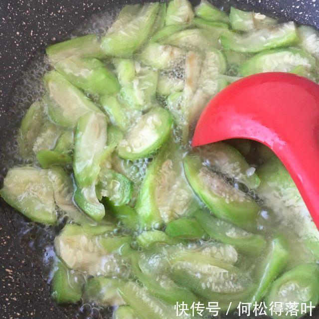 好喝|鲍鱼鸽肉丝瓜汤，营养丰富，鲜美好喝