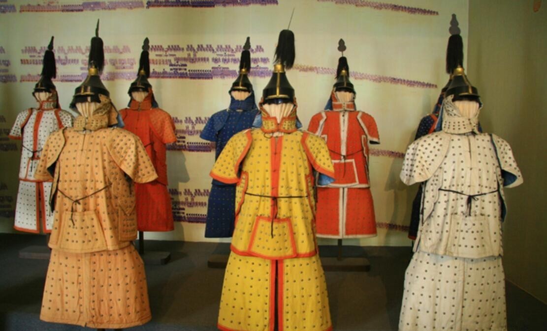 头盔|清朝入关以后,官兵的头盔上,为何有一根非常长的盔枪?