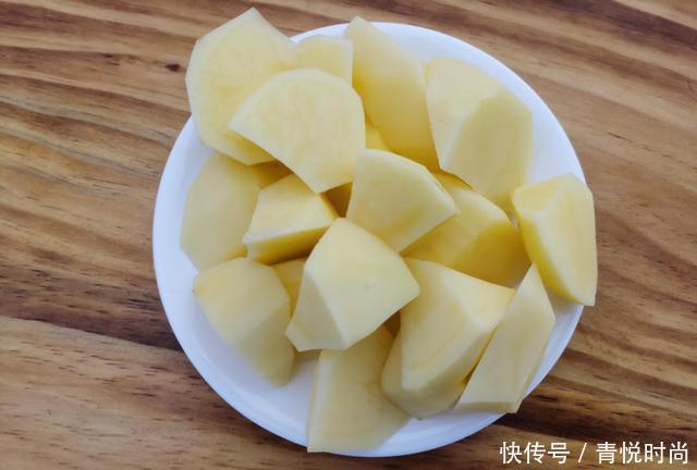 饭菜|家常下饭菜做法:鸡肉这样炖一锅,简单易做,营养好吃