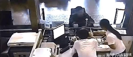 吓坏|小伙拿2亿存单去取钱，经理一看吓坏了