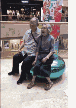 表演|搞笑GIF:看孩子们的表演,真是太有激情了!