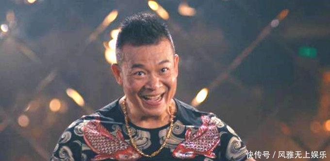 车门|59岁老戏骨坐百万豪车出意外车门和车尾被撞烂，事后还淡定自拍