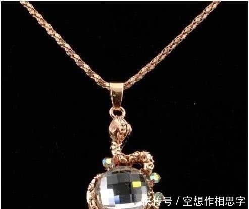 好事|心理学:四个项链,哪个是真的?测你近期会发生什么好事?