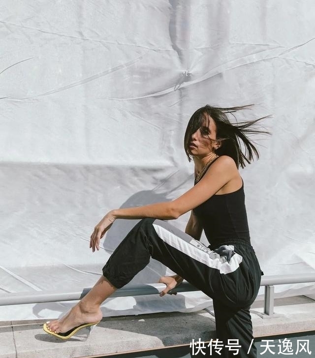 时髦|这位法国小姐姐的混搭技术,让你时髦到炸街,学起来却毫不费力