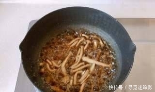 酸爽可口|我怎么能吃油浸蟹味菇拌烤茄子