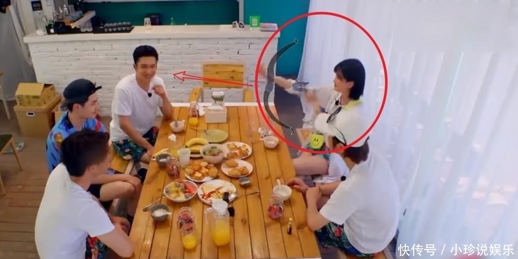  发小|韩东君和发小一起录节目，俊男美女欢乐互怼，“发小CP”有点甜