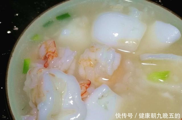 海鲜|今晚煮一锅海鲜粥吃,实在太鲜美了,吃完还想继续吃!