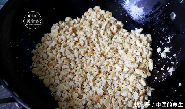 不用|豆腐里加3个鸡蛋,不用蒸不用炖,层层裹着馅料,比包子简单过瘾