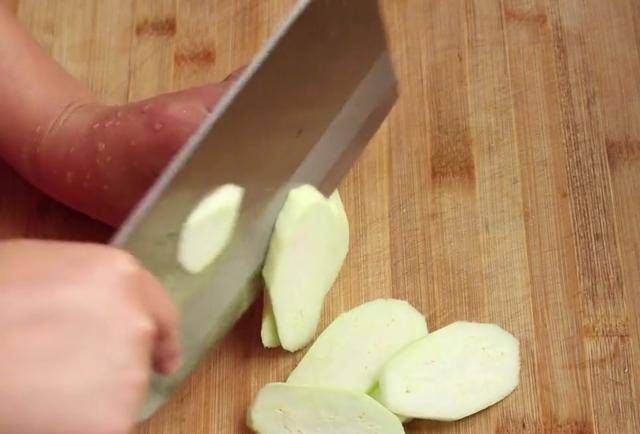 茄子|茄子和韭菜这样做，没想到这么好吃，我家一周吃5次，比吃肉还香