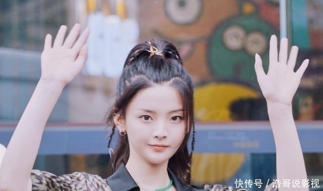  赵丽颖|《中餐厅》晒杀青照，赵丽颖绝对C位，而粉丝们却在找杨超越