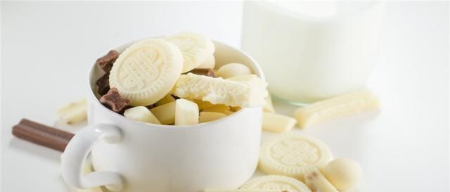 零食|学生买不起的四种零食,汉堡包上榜了,全吃过的就是家中有矿了