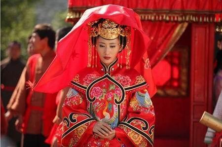 依然|她堪称清朝奇女子，貌美如花，从未踏入后宫半步却依然被封为皇后