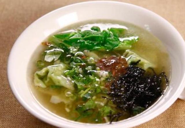 打底|揭秘面馆的馄饨汤,只需要这3样打底,比排骨汤还好喝