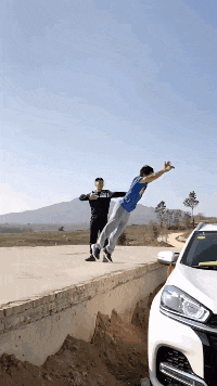 体验|搞笑GIF:小孩子,我想问问你此时蛋疼不疼呀?不亲自体验下哪里知道是啥快乐