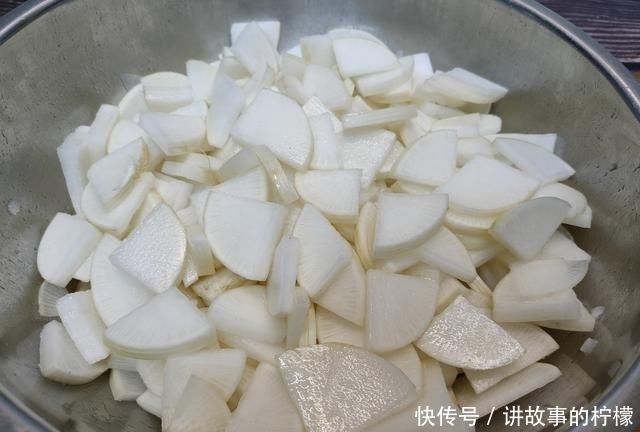  做法|白萝卜做的菜肴“秘制腌萝卜”，口感酸甜微辣，既能下酒、也可以下饭