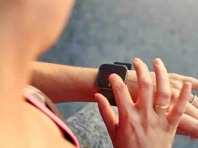 完美|韩寒5公里17分半再次PB,心率更低堪称完美配速与心率的逻辑